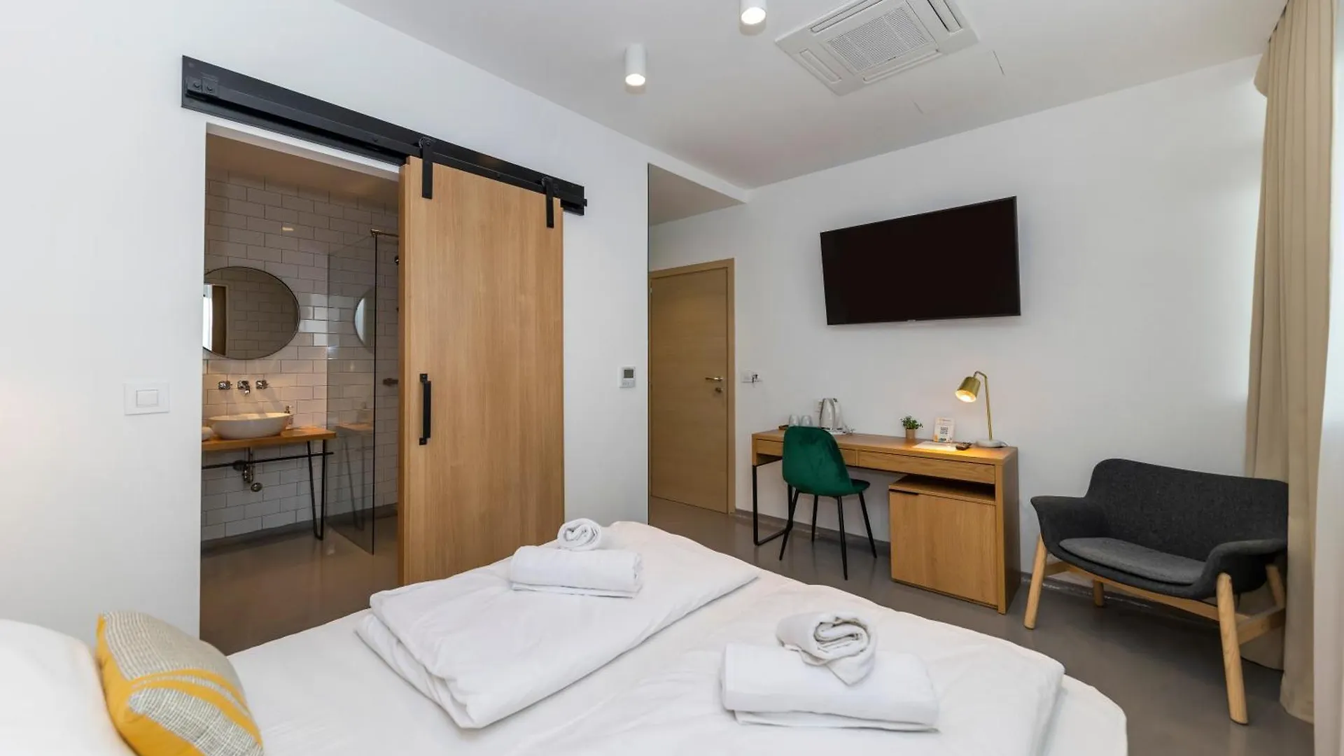 Apartment White Rooms By Belmont Realty Zadar